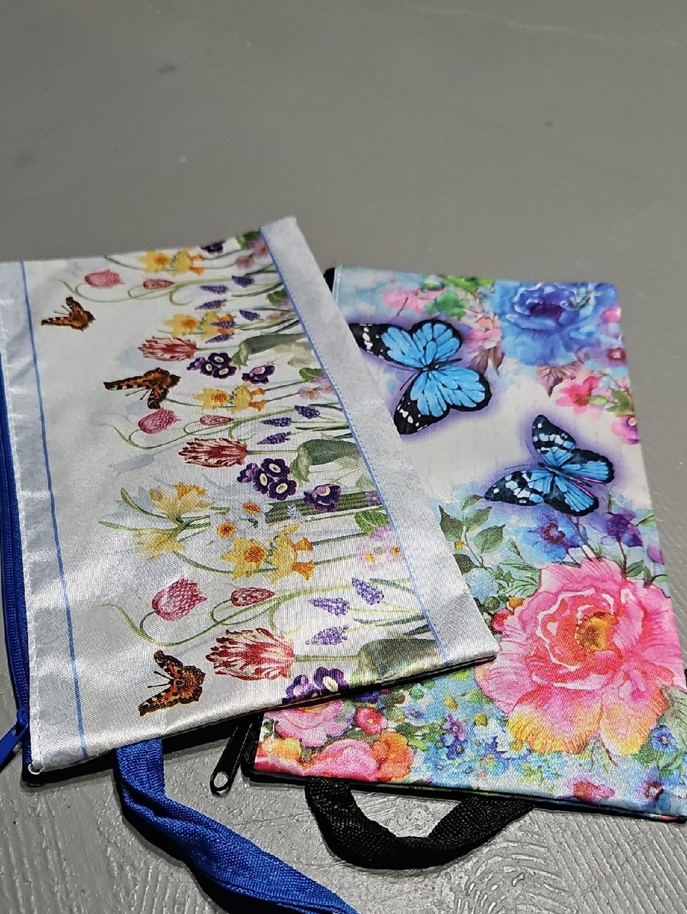 Floral and Butterfly Print Zipper Wristlet Pouches Set Of Two NWOT - Picture 4 of 4
